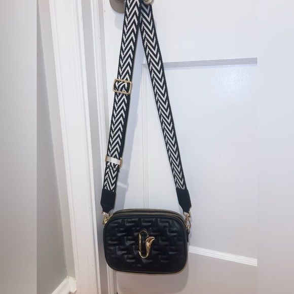 Handbags - black crossbody purse